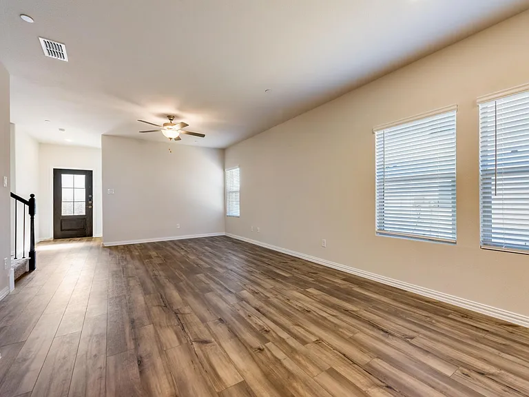 102 Monarch Way — Photo 8