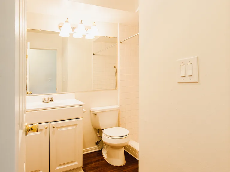 The Beautiful Islander Apartments! — Photo 8