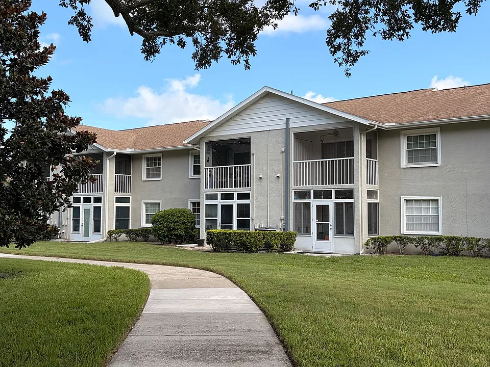 1435 Millstream Ln #204