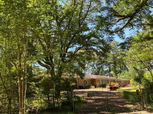 122 Sand Hill Dr, Eight Mile, AL 36613