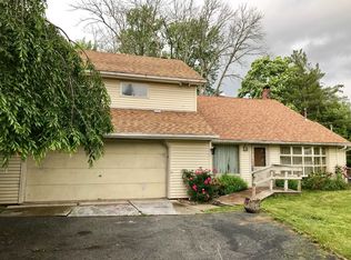 4 John White Rd, Lloyd, NY 12528