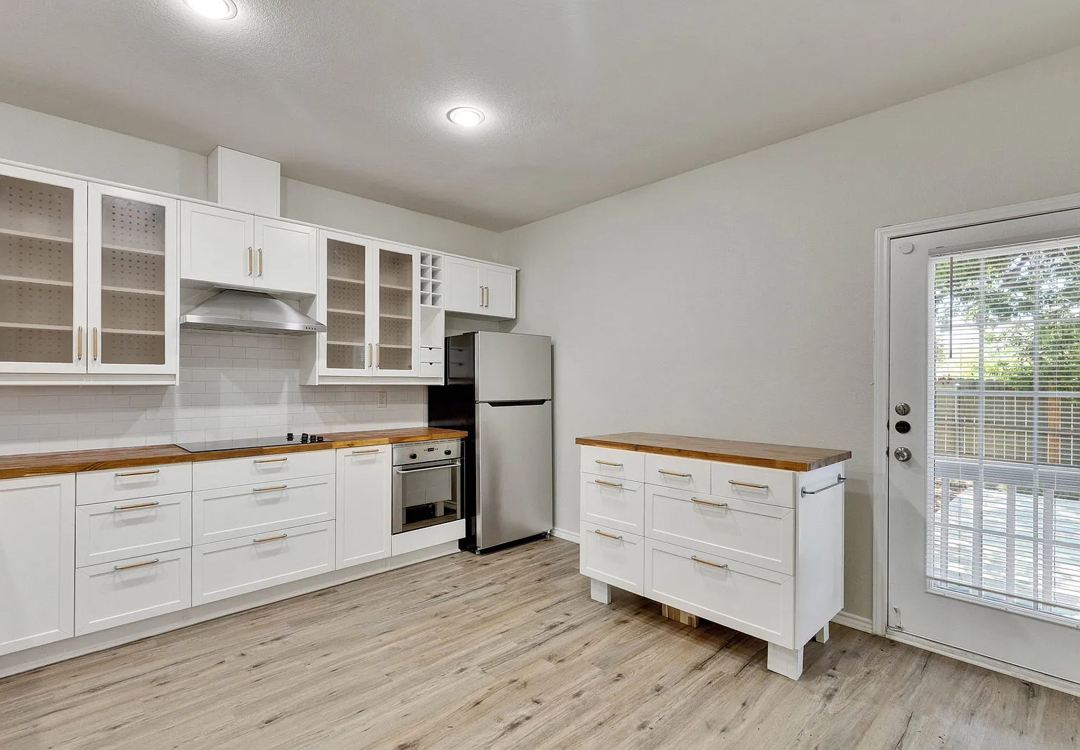 3 bed, 2.0 bath, 1359 sqft, $1,700 — Photo 4