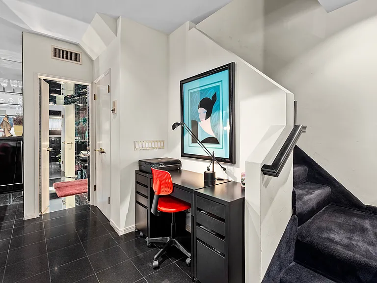 W Knoll Dr — Photo 6