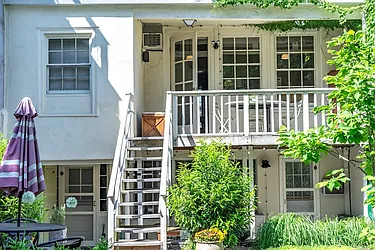 Rented by New York Casas Ltd.