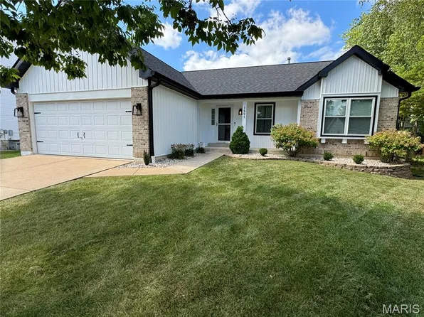 1895 Lunenburg Dr, Saint Peters, MO 63376