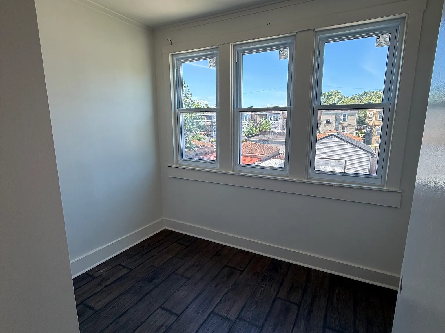 1626 N Melvina Ave — Photo 4