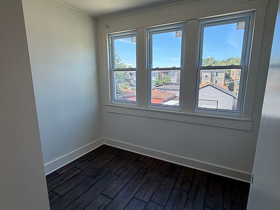 4th image of 1626 N Melvina Ave Floor 2