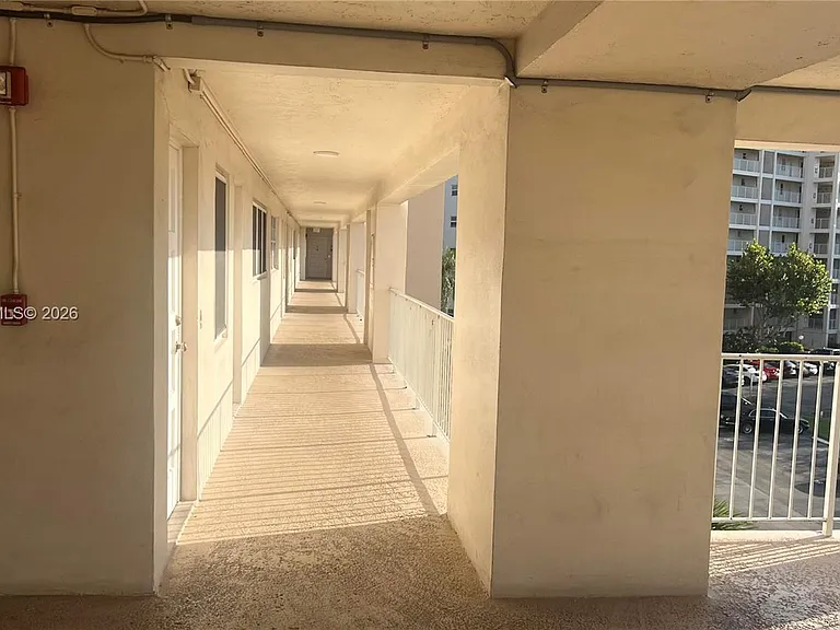 2901 S Palm Aire Dr #408 — Photo 3