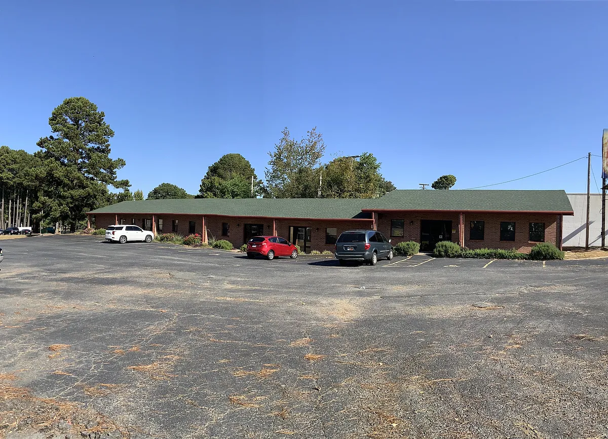 Building Photo - 1120 John Harden Dr E