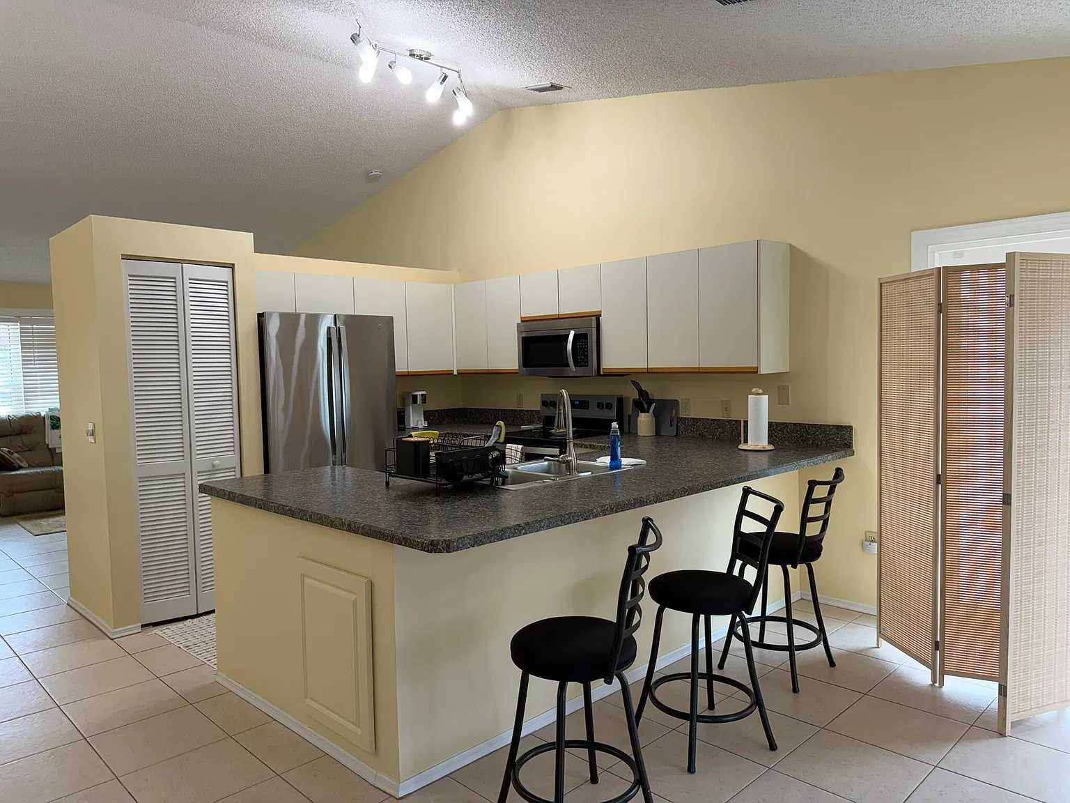 3 bed, 2.0 bath, 1494 sqft, $3,500 — Photo 2