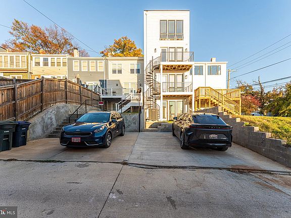 4th image of 4202 3rd St NW