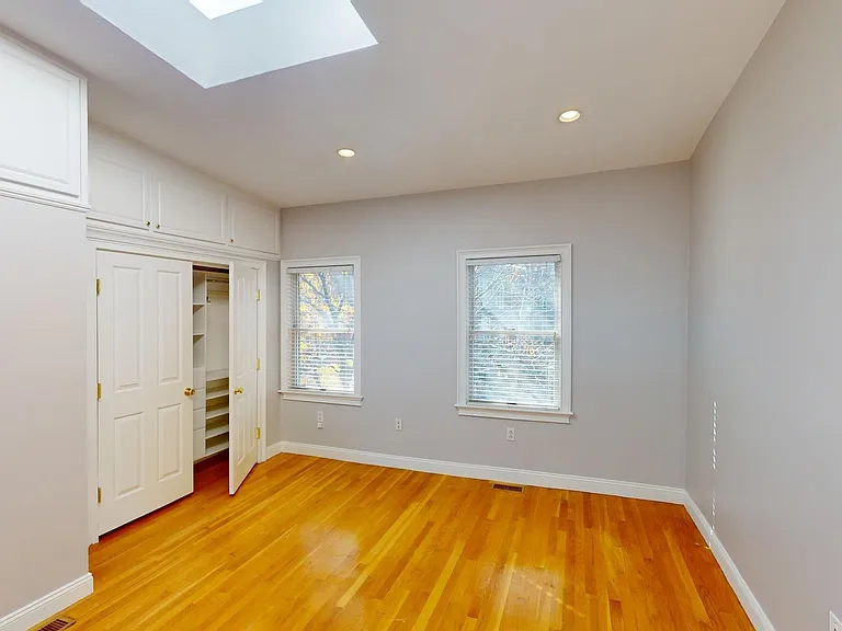 214 W 7th St #2 — Photo 16