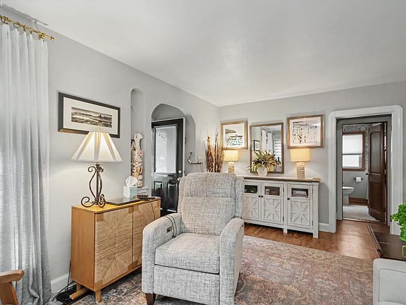 5th image of 313 Bartley Ave
