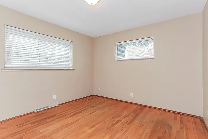 1104 Archland Dr — Photo 9