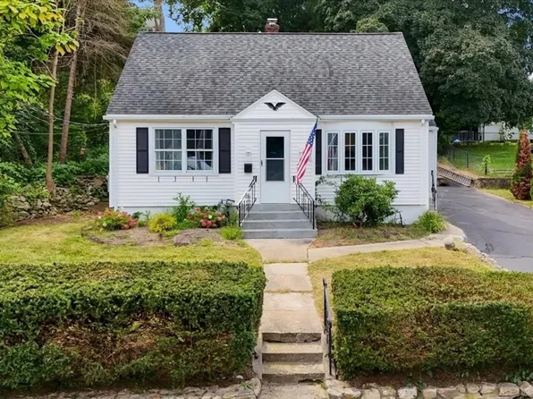 22 Pleasant St, Uxbridge, MA 01569