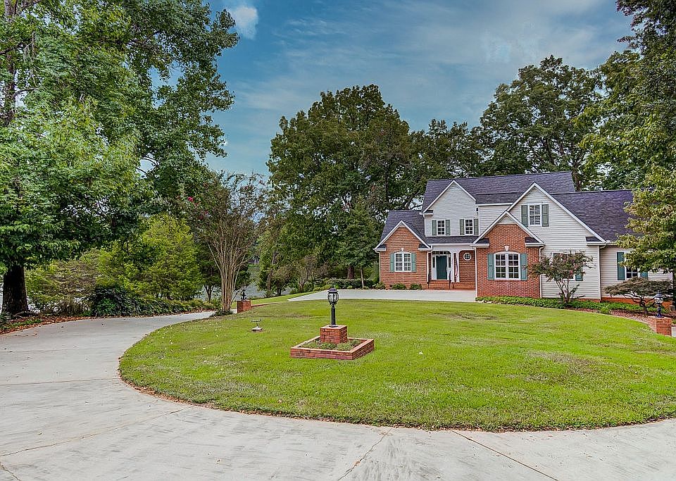 1st image of 300 Bass Cove Dr