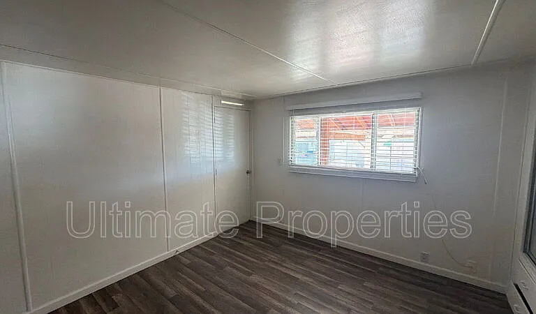 2077 E Charleston Ave — Photo 6