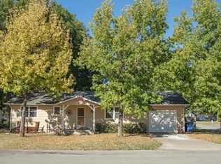 300 S Fawn St, Caney, KS 67333