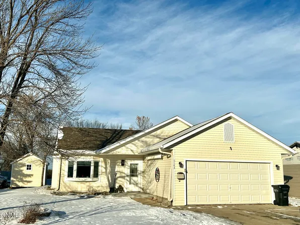 1143 6th St SE, Valley City, ND 58072