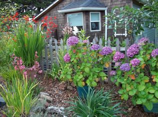 882 1st St SE, Bandon, OR 97411