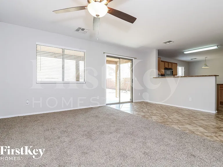 3256 W Huntington Dr — Photo 5