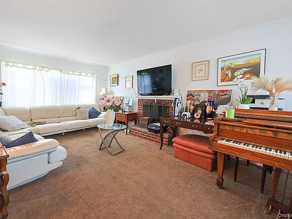 3rd image of 84 Middle Neck Road