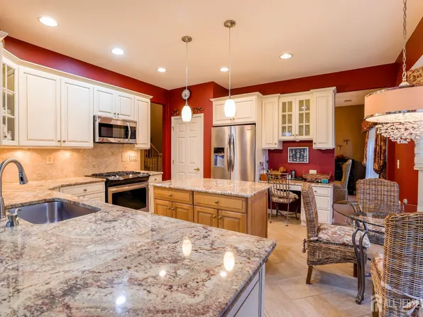 1 Leeds Ln, Monroe Township, NJ 08831