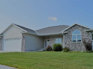 711 W 46th St, Kearney, NE 68845