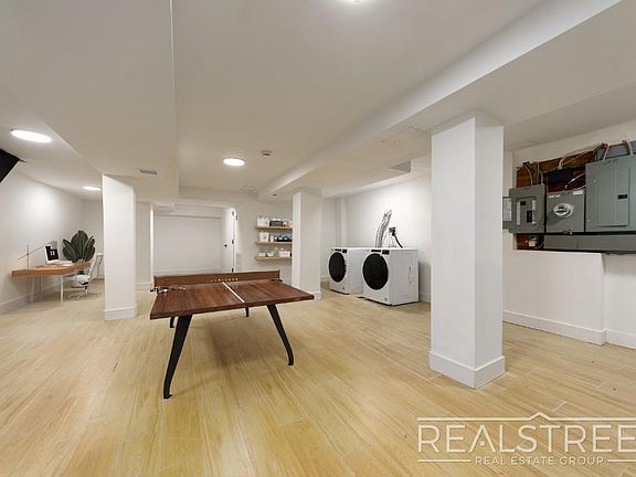 4th image of 422 Humboldt St #1A
