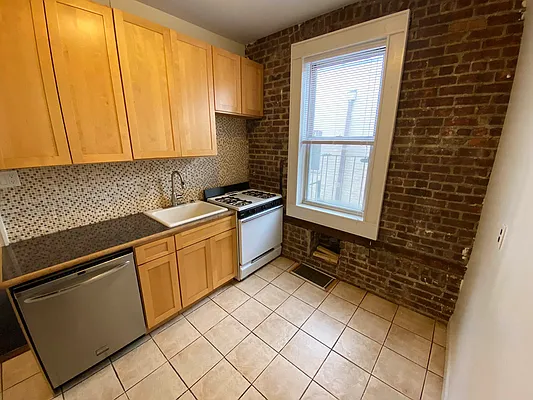 Rented by RealTegrity NY LLC | media 4