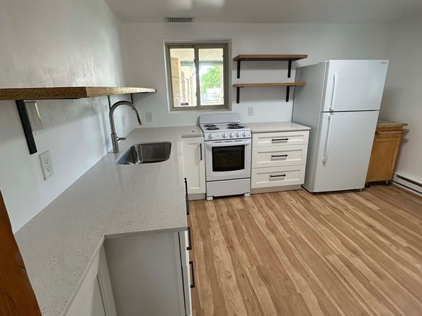 713 Broadway Blvd SE #C