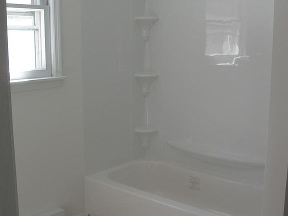 2nd floor tub/shower