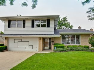 162 Ambleside Rd, Des Plaines, IL 60016