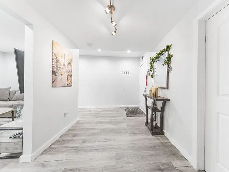 3010 Montrose Ave #26 — Photo 12
