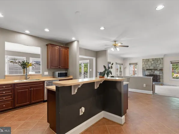 3963 Prickly St, Waldorf, MD 20603