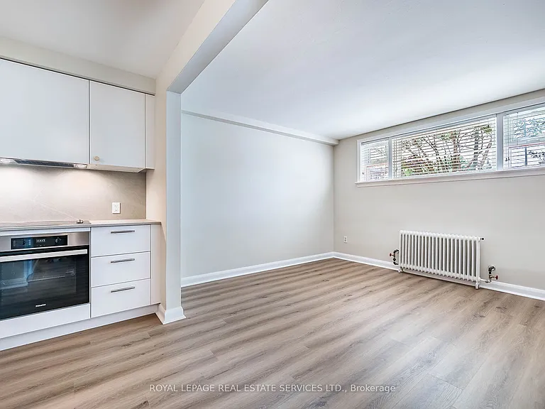 40 Emerald Cres #1 — Photo 14
