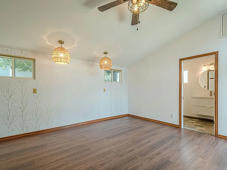 227 Devonshire Dr — Photo 40