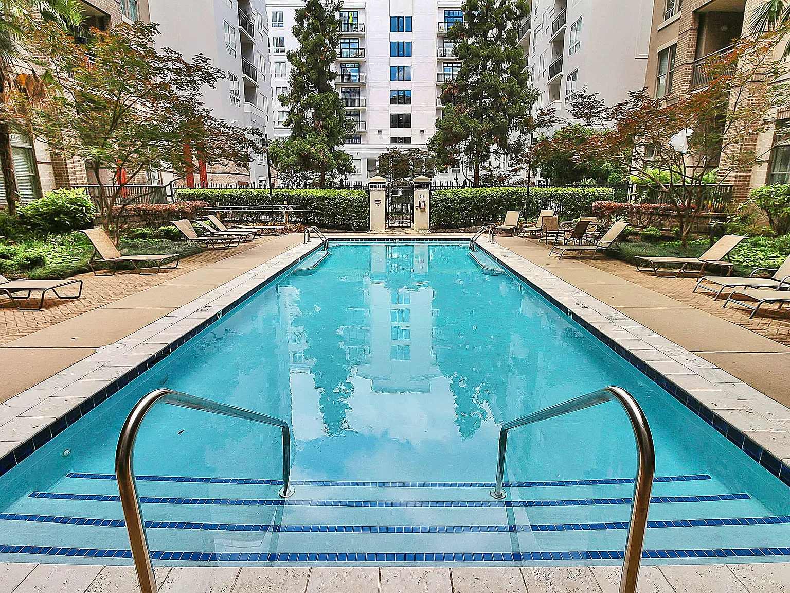 718 Trade St — Photo 2