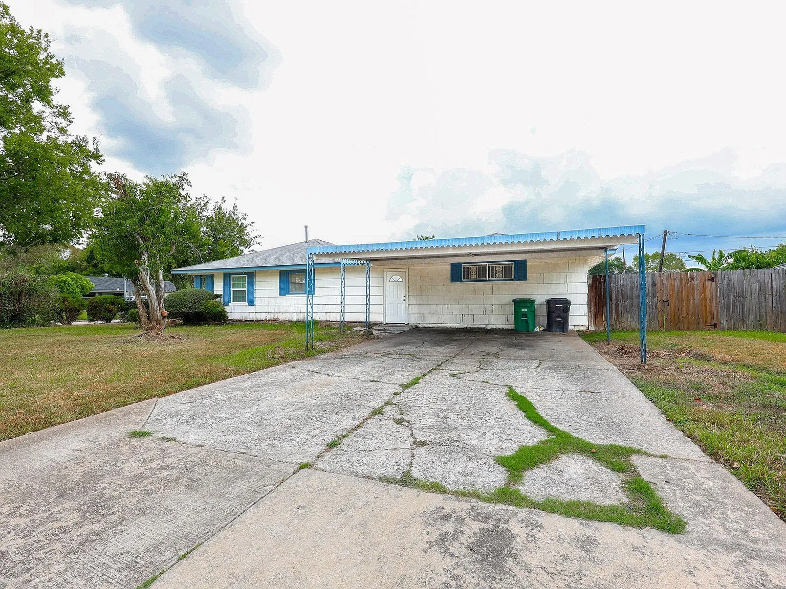 3 bed, 2.0 bath, 1858 sqft, $1,350 — Photo 3