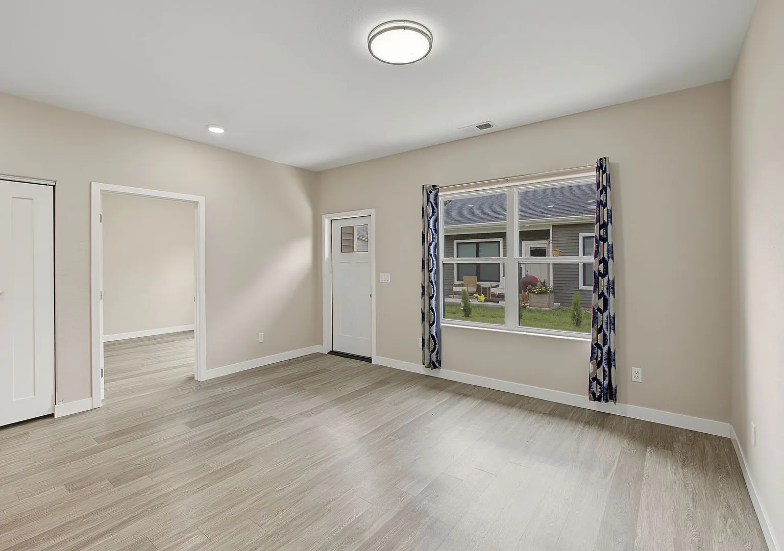 2br/2ba Townhomes Modern Living With Garage | Now Leasing In Tuscola — Photo 4