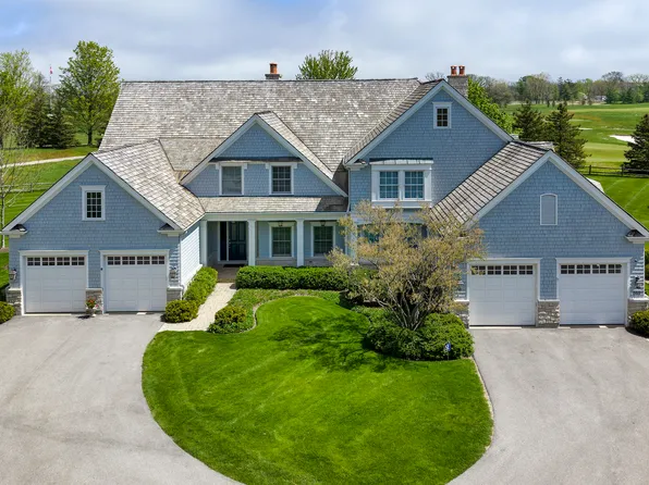 563 Greenway Dr, Lake Forest, IL 60045
