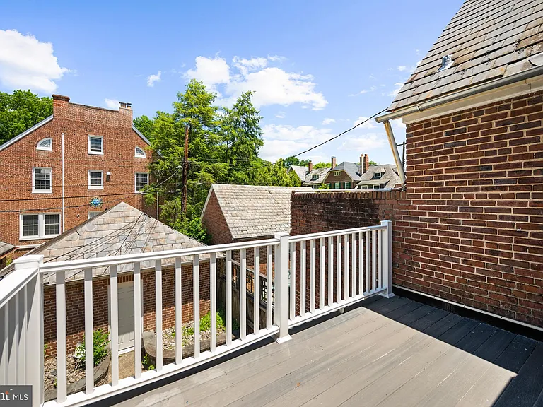 214 E University Pkwy — Photo 27