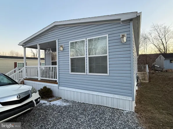 98 Erica Cir, Honey Brook, PA 19344