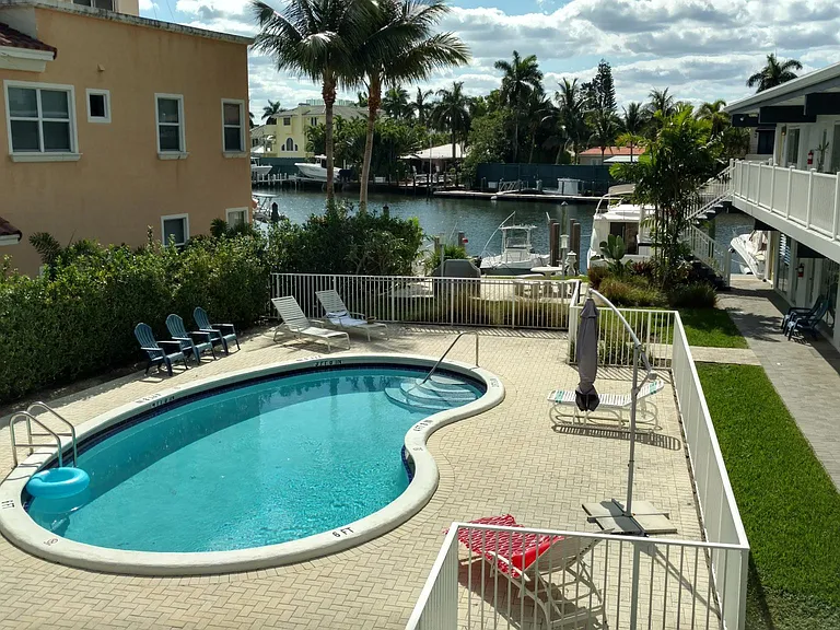 1354 Bayview Dr #E — Photo 11