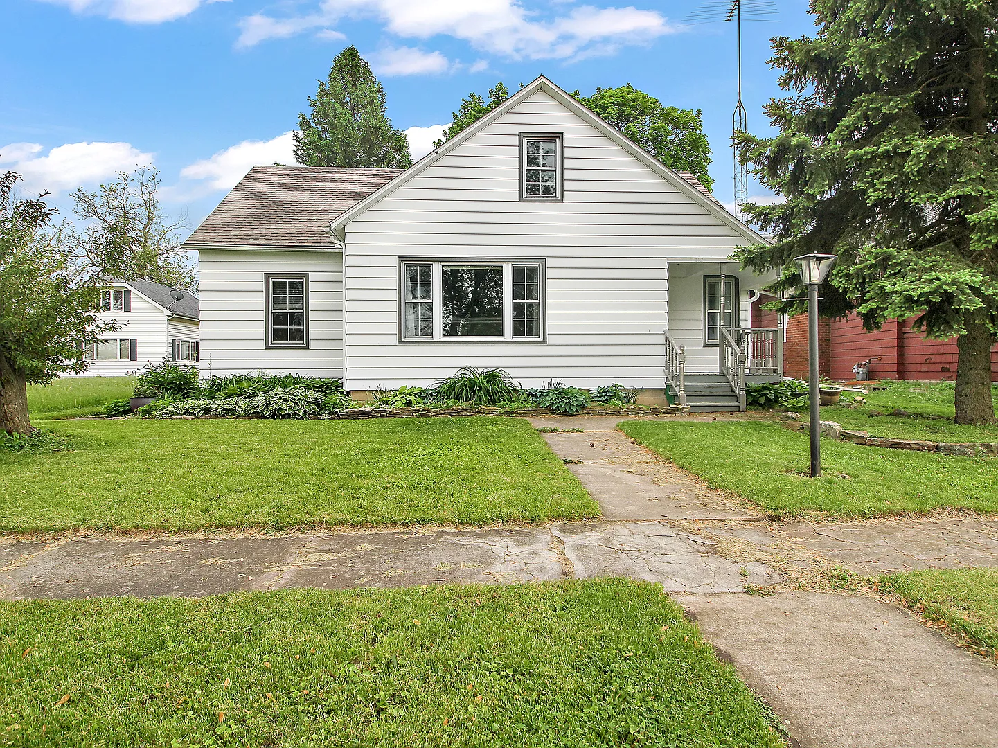 112 E Lincoln St photo 1