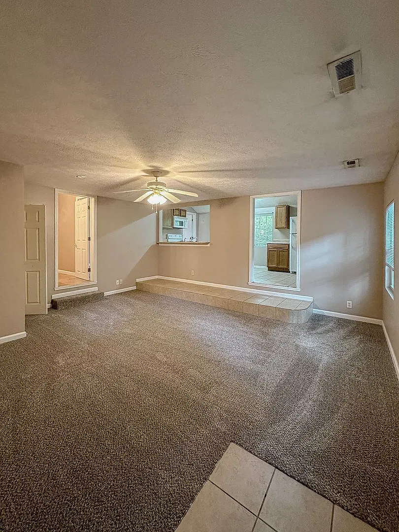 Columbia Square Apartments — Photo 4