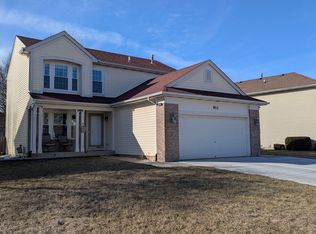 911 John Friend Dr, Naperville, IL 60540