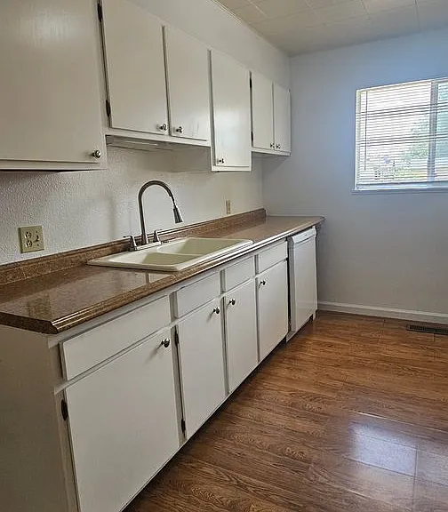 715 James Ct — Photo 14