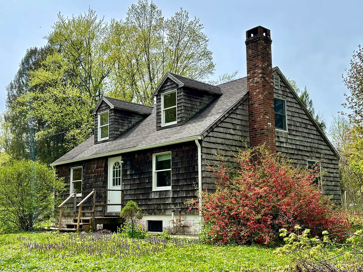 Building Photo - 10 Fort Hill Rd