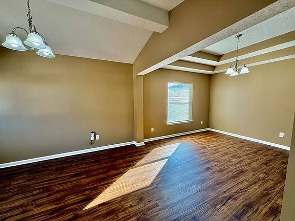 4th image of 708 Sharon Ct